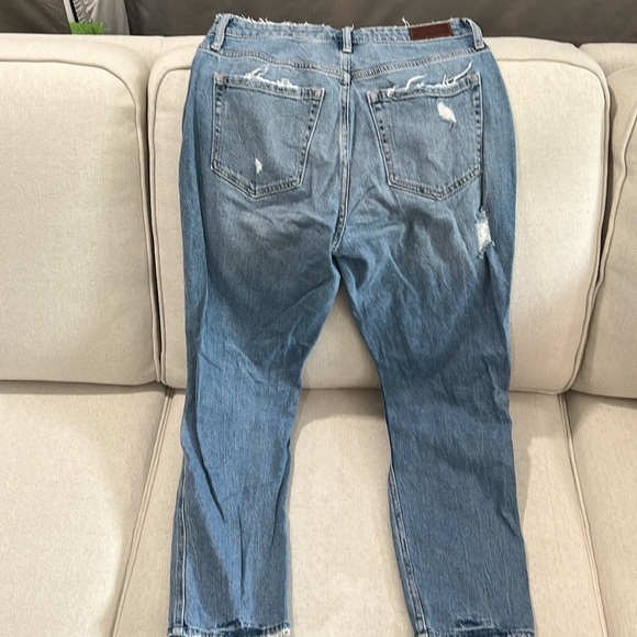 Hollister Curvy High Rise Mom Jean - Distressed - Picture 2 of 3